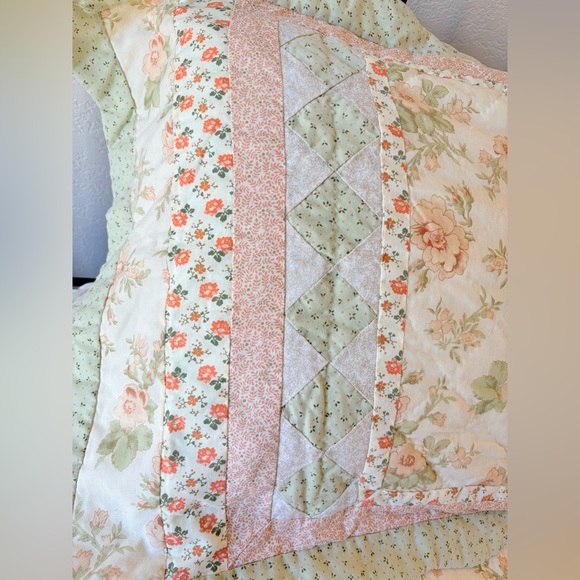 Vintage 80s 90s Hand Stitched Cottagecore Patchwork Quilt With Shams - 100”x90” - Picture 5 of 9